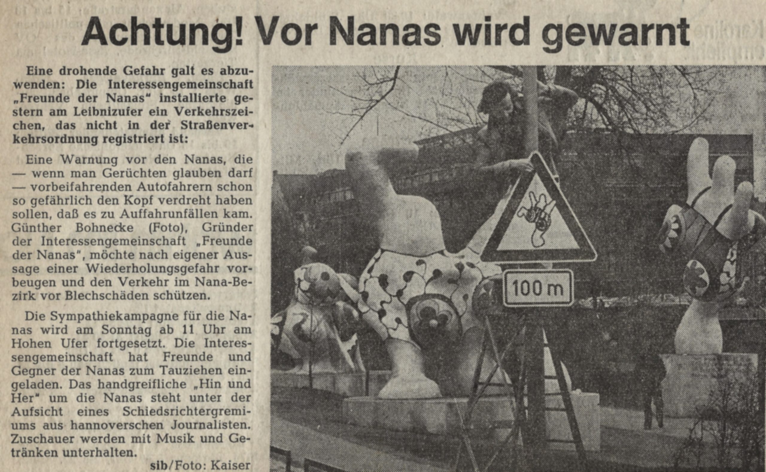 newspaper scan of the three Hannover Nanas and a warning sign being hung up